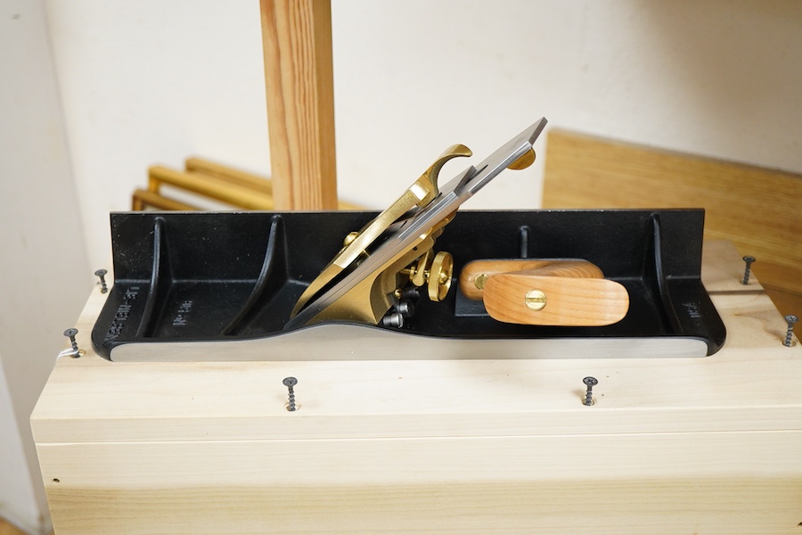 A Lie-Nielsen Toolworks shooting plane, ‘Shoot Board Plane’ (No.51R), in the original fitted wooden box with paperwork